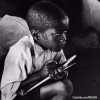 SAFARI YA MAISHA INAANZIA WAPI? 
Ni Shule au ni baada ya kupata ajira? Au ni baada ya kuanza kujitegemea?

Twende sote Mpaka mwisho...
Safari ya maisha ya Mwanandamu ni fumbo ambalo hufumbuliwa kwa ufahamu ambao naamini kila mmoja amejaaliwa tena Bure kabisa.
Kumekuwa na tafsiri tofauti baina ya watu na watu juu ya maisha na mafanikio ya mtu, na wengi hapo ndipo hupata funguo ya maisha au kuyafunga kabisa. 
Wapo wanaoamini Maisha huanza pale wanapoanza masomo, wapo wnaoamini ni baada ya kupata kazi au kuanza kujitegemea, Japo mimi naamini maisha huanza SASA, naamini maisha huanza sasa sababu ikiwa mimi leo nipo kazini kisha nikija kuambiwa maisha huanza ukiwa shule nitaona kama tayari nimeshakosea na kujihisi mkosefu na kuisononesha nafsi.

Hivyo basi ni SASA, ni sasa kwakuwa kama kuna makosa umewahi kuyafanya basi na yakawa yanakwamisha maisha yako basi wakati wa kuyarekebisha na kuanza maisha bila hayo makosa ni immediately baada ya wewe kutambua hivyo.
Mtu ana uwezo wa kuanza maisha muda wowote ambapo akili yake imeelewa inataka nini, Kama upo shule, college, kazini, kwenye familia au hata mtaani unaweza kuanzia maisha yako pale.

Hapa siongelei maisha ya kupumua, kutembea tu na kuishi bali naongelea maisha kwenye nyanja ya kutafuta mafanikio kiuchumi n.k
Japo eneo hili huanzia kwenye akili ya mtu. Kuna watu sio kwamba wamekosa elimu, pesa au nguvu bali wamekosa akili ili kuanzia maisha yao bila kujali umri au nafasi zao.

Akili yako inapoanza kukaa sawa anza maisha hapo hapo, achana na maisha yaliyokwisha pita au uliyokwisha kwama huko nyuma. Unaweza kuyatumia tu kama reference kwenye njia yako mpya ya maisha uliyoanza lakini sio kwa mtazamo hasi.

Wapi tunakwama, nani anatukwamisha na ni ninamna gani tutajikwamua? Ni namna tutakavyoamua kuziset akili zetu kuachana na dhana mbaya juu ya future zetu..

Huu ni Muhtasari tu wa yale mengi ambayo nitazidi kukuwetea kwenye platform hii zaidi na zaidi.
Karibu sana na usiache kuungana nami kwa ku subscribe kurasa hii ili upate ujumbe pindi tu nitakapochapisha andiko jipya.
....... 👊🏽