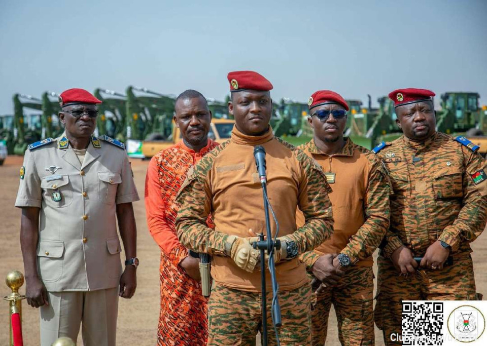 Captain Ibrahim Traoré wa Burkina Faso ameonyesha tena kuwa maendeleo yanahitaji maamuzi ya ujasiri.

Ameagiza zaidi ya grader 1,000 na magari mengine kusaidia ujenzi wa barabara kote nchini.

Thread: 👇